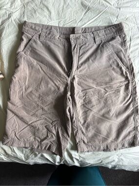 Koppen Men's Flat Front Shorts in Light Taupe